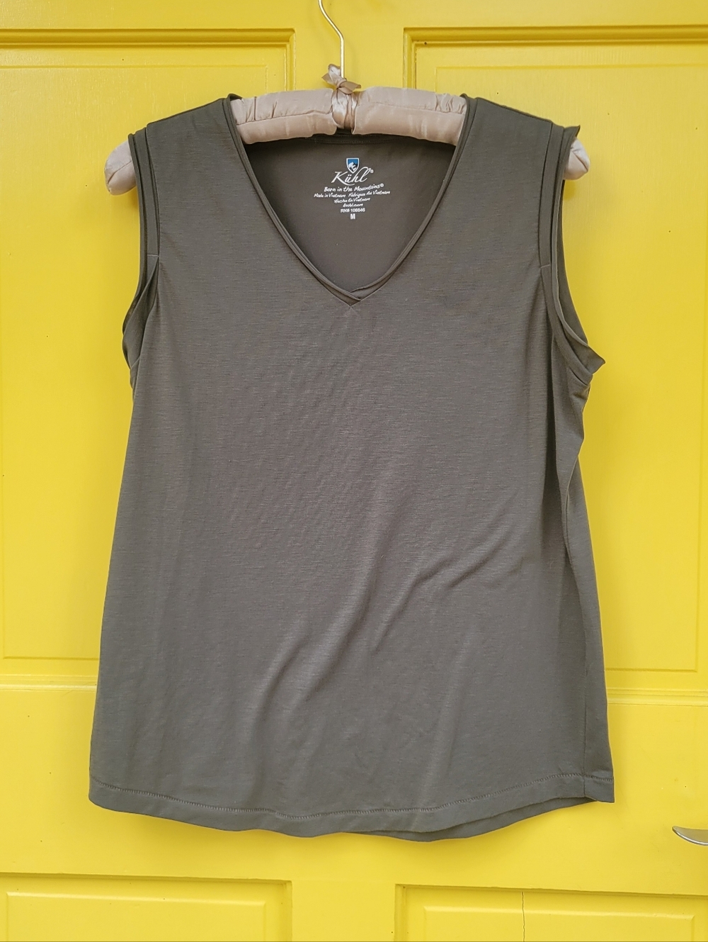 KÜHL Olive Green V-Neck Performance Tank Top Size M Athleisure Outdoorsy Minimal